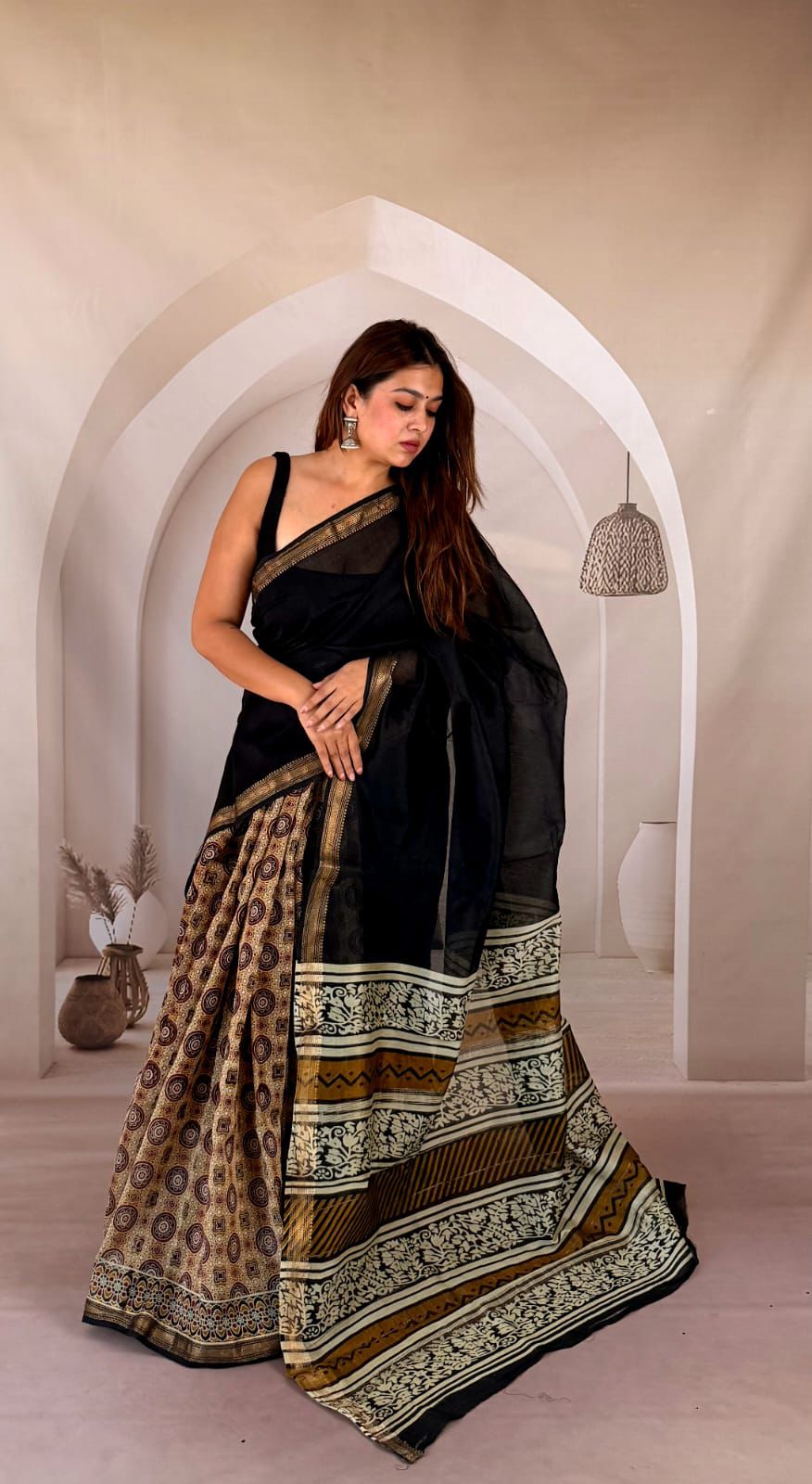 Black Maheshwari Silk Handblock Printed Saree with Floral Design and Stripes Pallu – Wholesale Silk Saree